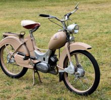 moped-1421556__340